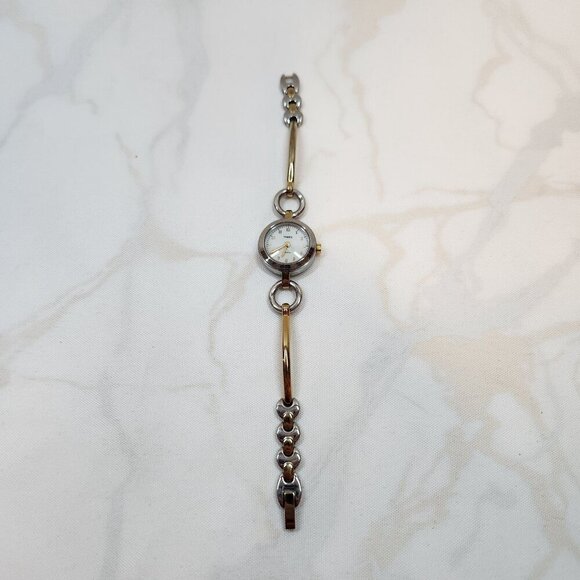 Vintage Womens Timex Indiglo Gold/Silver Tone Analog Linked Bracelet Wrist Watch - Picture 2 of 5